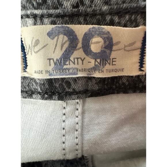 Free People We The Free Snake Print Bell Bottom Flare Jeans Stretch Size 29 - Picture 6 of 7